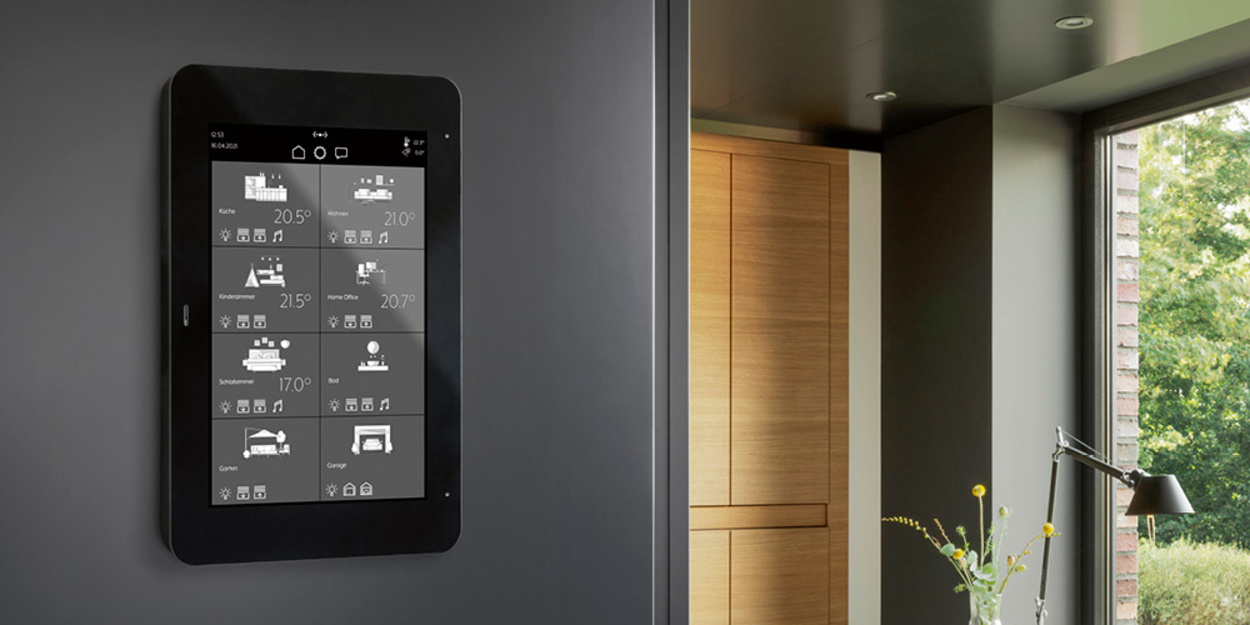 JUNG Smart Panel 8 bei Elektro-Schandert in Zahna-Elster